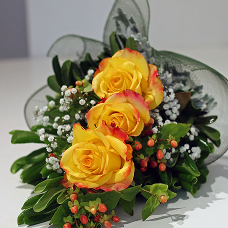 Tri žute ruže - cvjecarnicaljubica.com