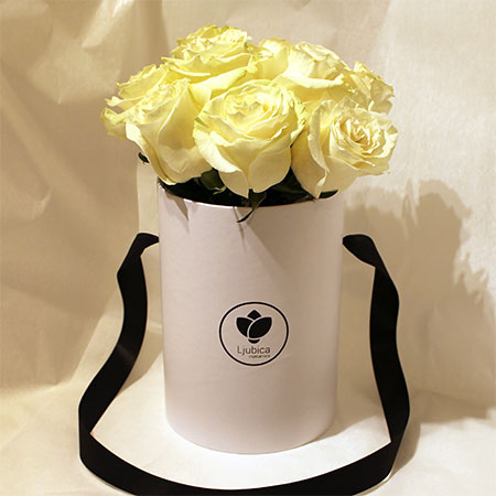 Bijele ruže flower box B - cvjecarnicaljubica.com