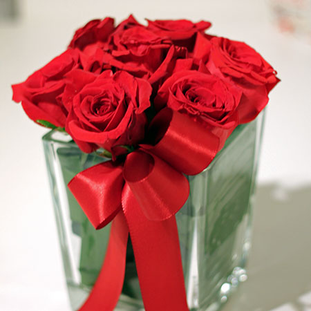 Crvene ruže u vazi - cvjecarnicaljubica.com